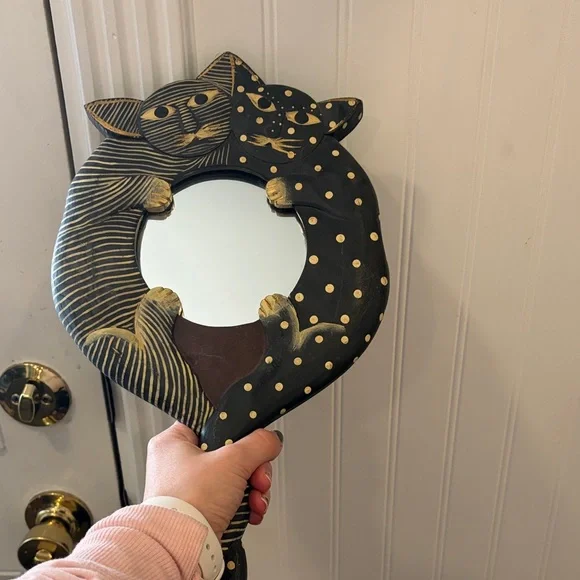 Vintage handheld Cat Mirror - Picture 3 of 3